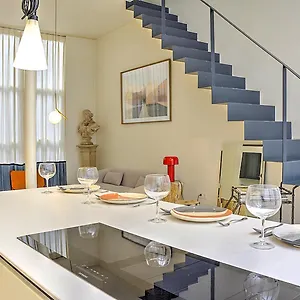 https://moderno-duplex-sevillano.es-andalucia.com